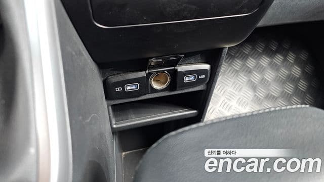 Hyundai Staria 2021 — ფოტო 17/20