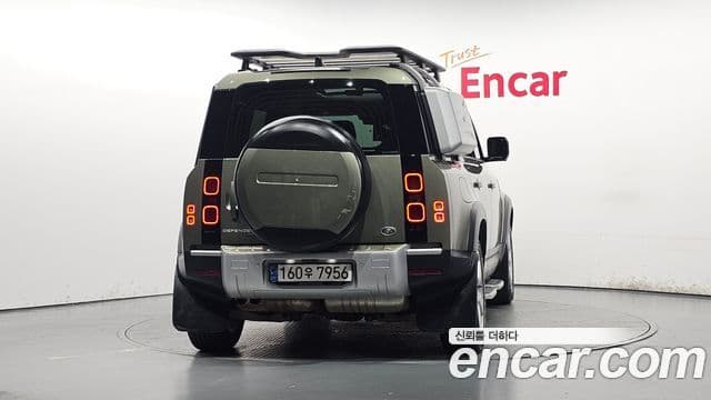 Land Rover Defender 2021 — Photo 7/34