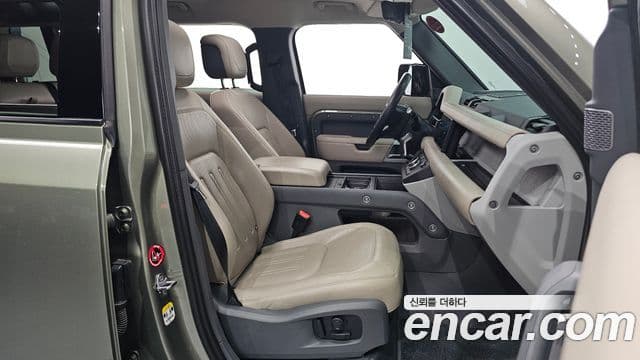 Land Rover Defender 2021 — ფოტო 8/20
