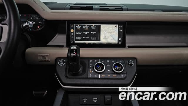 Land Rover Defender 2021 — ფოტო 13/20