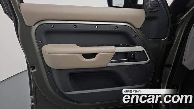 Land Rover Defender 2021 — Photo 12/34