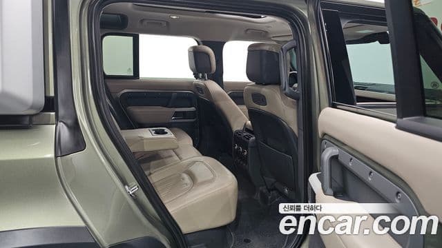 Land Rover Defender 2021 — Photo 1/34