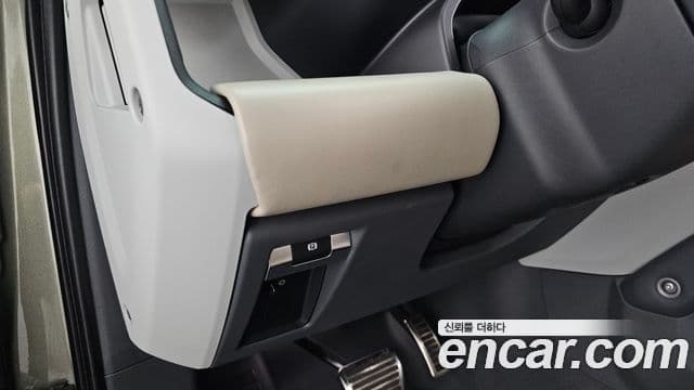 Land Rover Defender 2021 — Photo 32/34