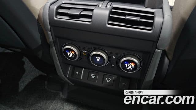 Land Rover Defender 2021 — Photo 22/34