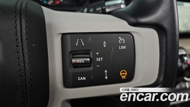 Land Rover Defender 2021 — Photo 25/34