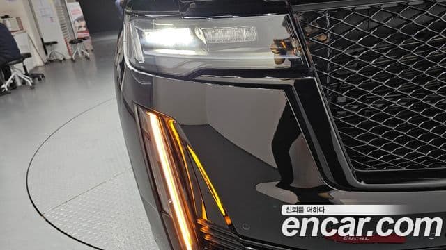 Cadillac Escalade 2023 — ფოტო 27/31