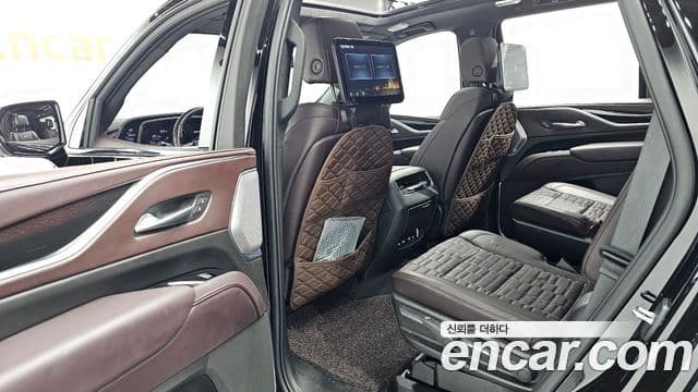 Cadillac Escalade 2023 — ფოტო 29/31