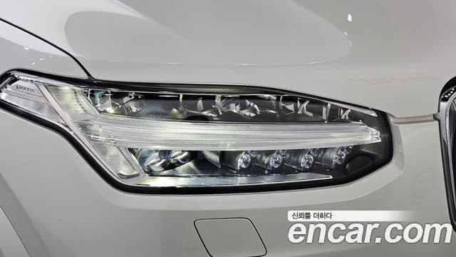 Volvo XC90 2021 — ფოტო 33/36