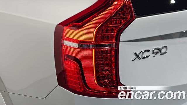 Volvo XC90 2021 — ფოტო 27/36