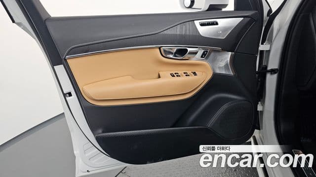 Volvo XC90 2021 — ფოტო 15/36
