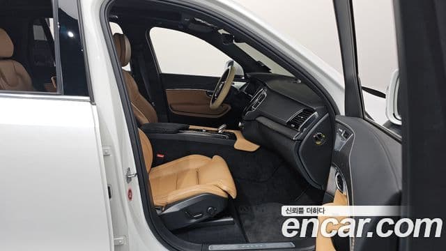 Volvo XC90 2021 — ფოტო 11/36