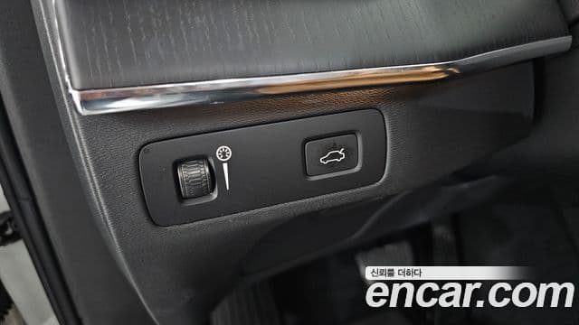 Volvo XC90 2021 — ფოტო 17/36