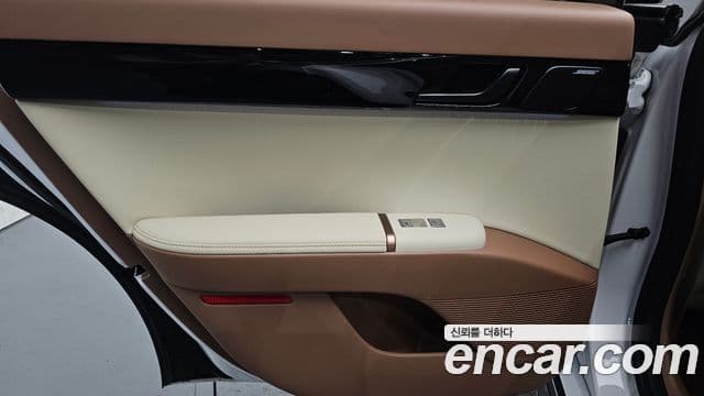 Hyundai Grandeur Hybrid 2023 — Photo 25/34