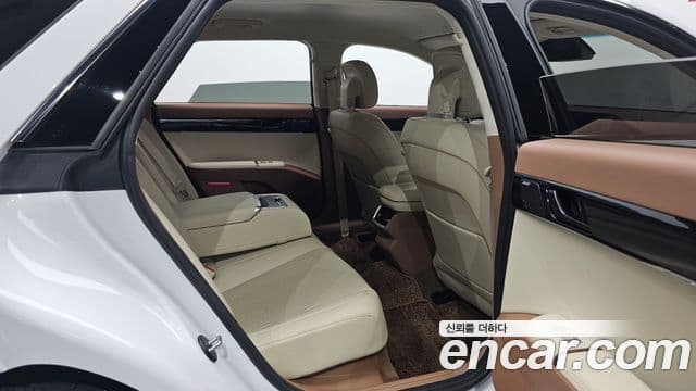 Hyundai Grandeur Hybrid 2023 — Photo 14/34
