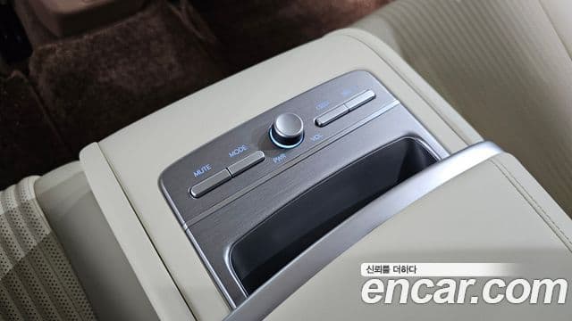 Hyundai Grandeur Hybrid 2023 — Photo 30/34