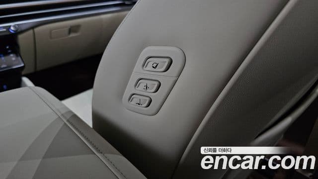 Hyundai Grandeur Hybrid 2023 — Photo 18/34