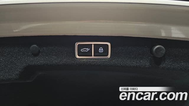 Hyundai Grandeur Hybrid 2023 — Photo 34/34