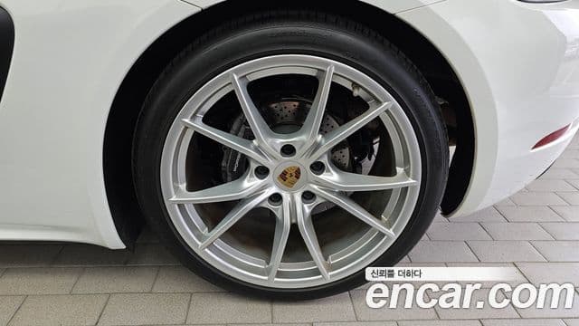 Porsche 718 Boxster 2019 — Photo 1/36
