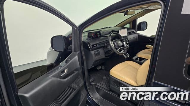 Hyundai Staria 2024 — Photo 13/32