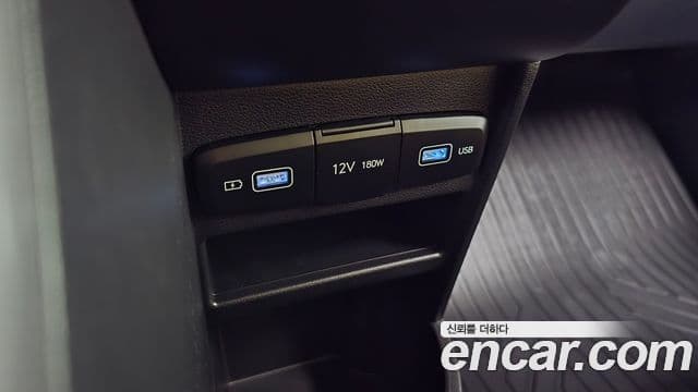 Hyundai Staria 2024 — Photo 25/32