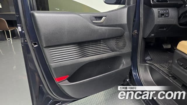 Hyundai Staria 2024 — Photo 29/32