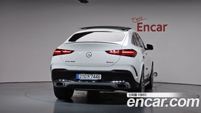 Mercedes-Benz GLE-Class 2025 — Photo 32/36