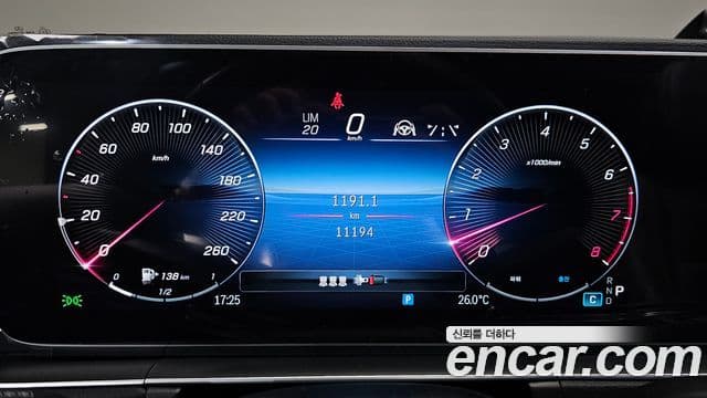 Mercedes-Benz GLE-Class 2025 — Photo 31/36