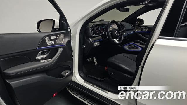Mercedes-Benz GLE-Class 2025 — Photo 25/36