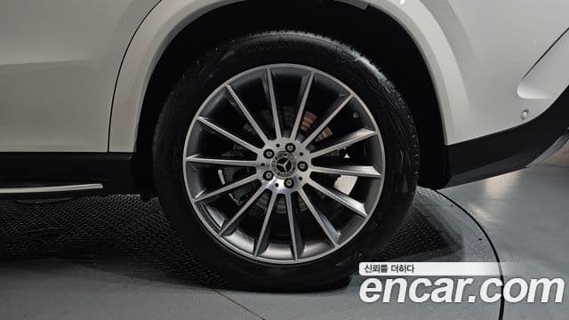 Mercedes-Benz GLE-Class 2025 — Photo 27/36