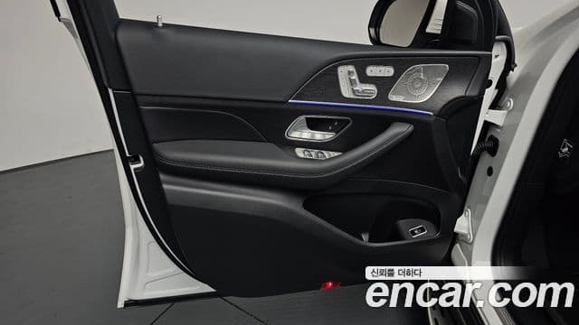 Mercedes-Benz GLE-Class 2025 — Photo 28/36