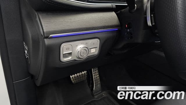 Mercedes-Benz GLE-Class 2025 — Photo 33/36