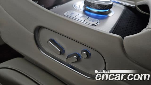 Genesis G90 2025 — Photo 17/43