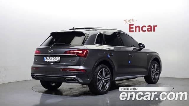 Audi Q5 2022 — ფოტო 2/20