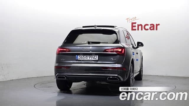 Audi Q5 2022 — ფოტო 4/20
