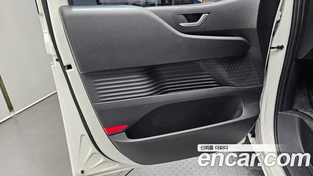 Hyundai Staria 2026 — Photo 12/30