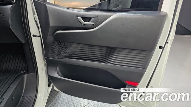 Hyundai Staria 2026 — Photo 5/30