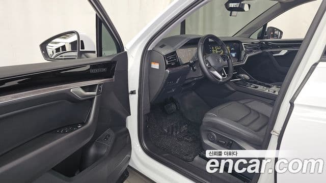 Volkswagen Touareg 2023 — Şəkil 10/20