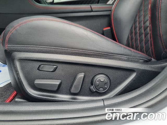 Genesis G70 2018 — ფოტო 15/19