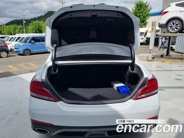 Genesis G70 2018 — ფოტო 16/19