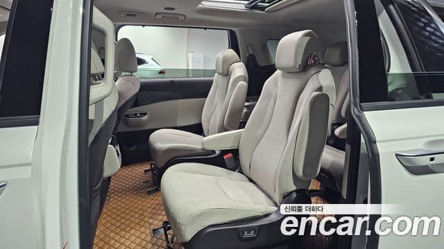 Kia Carnival 2022 — Фото 12/20