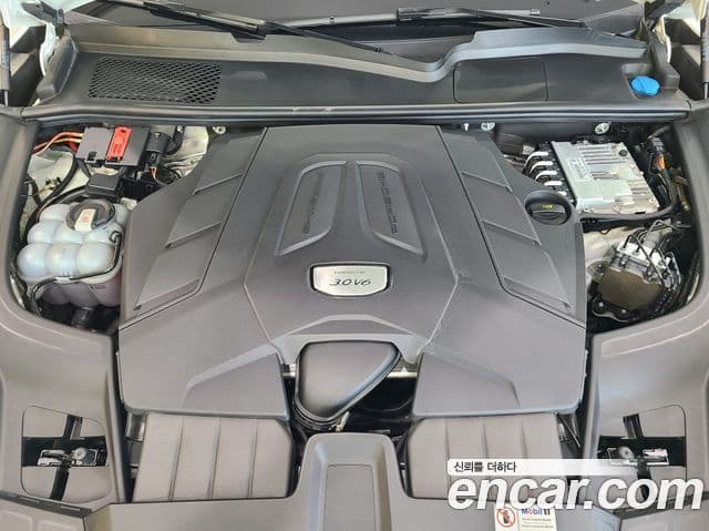 Porsche Cayenne 2023 — ფოტო 5/20