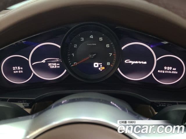 Porsche Cayenne 2023 — ფოტო 7/20