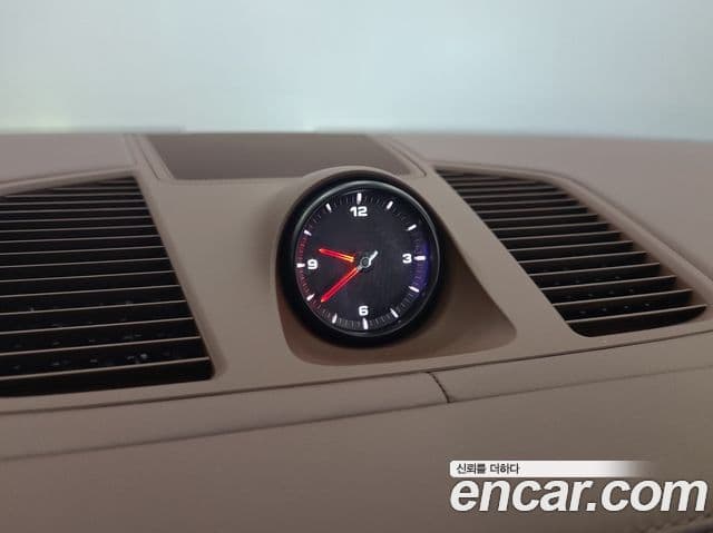 Porsche Cayenne 2023 — ფოტო 13/20