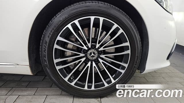 Mercedes-Benz S-Class 2022 — Photo 32/33