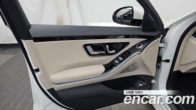 Mercedes-Benz S-Class 2022 — Photo 28/33