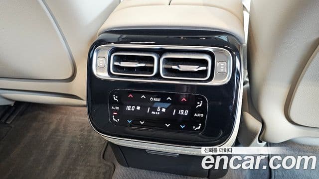 Mercedes-Benz S-Class 2022 — Photo 27/33