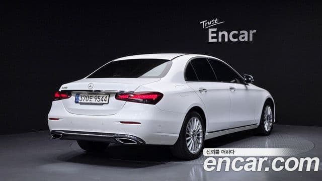 Mercedes-Benz E-Class 2022 — ფოტო 2/20