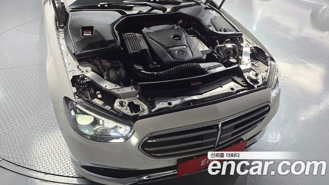 Mercedes-Benz E-Class 2022 — ფოტო 6/20