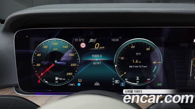 Mercedes-Benz E-Class 2022 — ფოტო 8/20