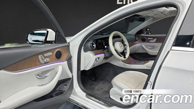 Mercedes-Benz E-Class 2022 — ფოტო 10/20